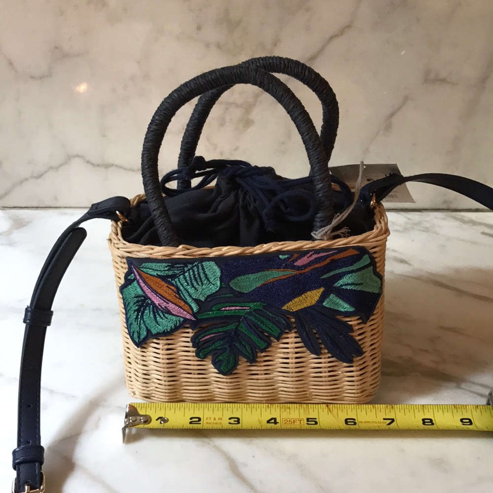 Basket Bag with Pull Ties - Picture 4 of 6